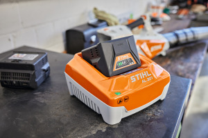 AL 301, chargeur de batterie