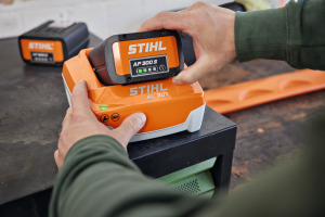 AL 301, chargeur de batterie